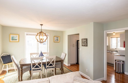 East Chop House | Oak Bluffs - Quiet Neighborhood - Walk to Town, Ferry, Library and more!