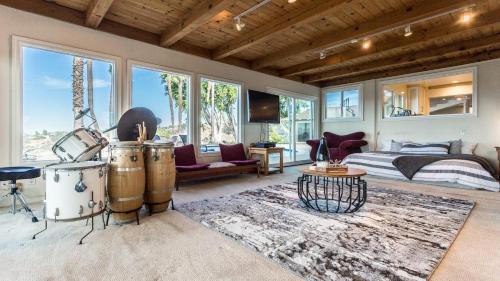 Sherman Oaks House | Oak Hills by AvantStay Panoramic View Pool Spa