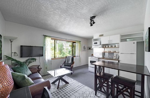 Victoria Apartment | Oak Tree Hideaway Victoria