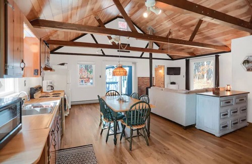 Calvin House | Oak Woods Retreat: Raystown Lake