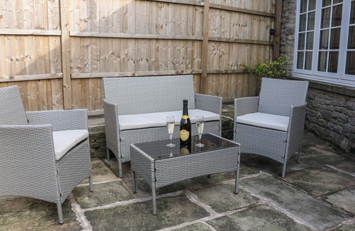 Macclesfield Cottage | OAKENBANK BARN, pet friendly, character holiday cottage in Bollington