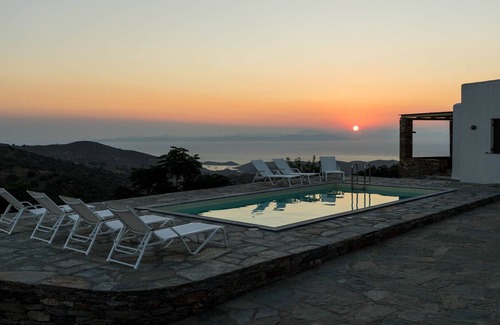 Kea Villa | Oaklands Villa-Traditional Villa with swimming Pool and Unique Lanscape