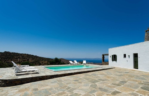 Kea Villa | Oaklands Villa-Traditional Villa with swimming Pool and Unique Lanscape