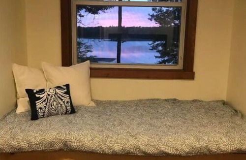 Clare House | Oakleaf Lake Retreat *Serene with Private Hot Tub*