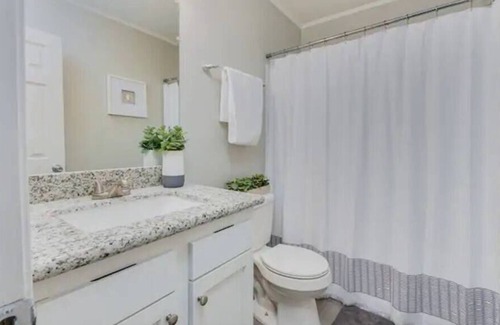 Washington Square Apartment | Oakleigh Square Townhome Unit #5