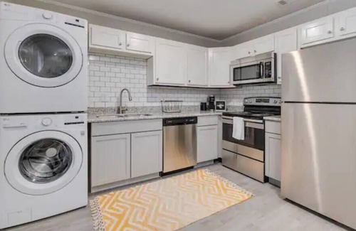 Washington Square Apartment | Oakleigh Square Townhome Unit #5