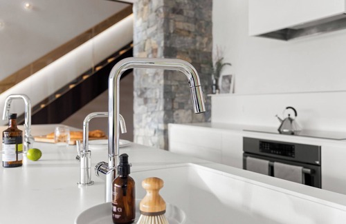 Saanich House | Oakmere House on Portage Inlet