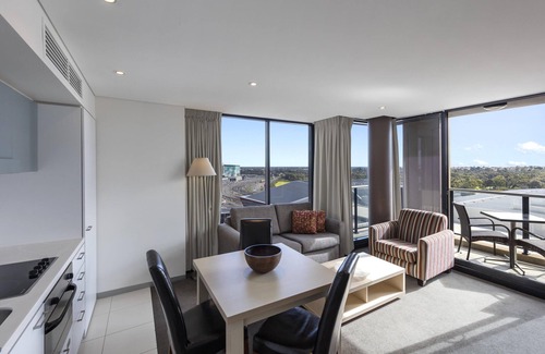 Adelaide Central Business District Apartment | Oaks Adelaide Horizons Suites