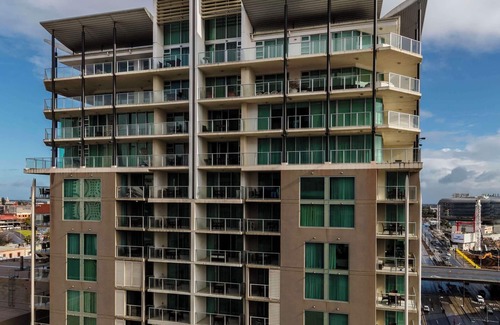 Adelaide Central Business District Apartment | Oaks Adelaide Horizons Suites