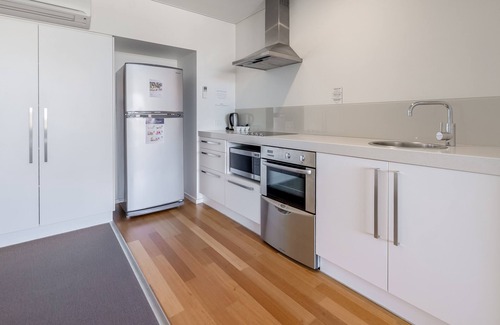 Nelson Bay Hotel | Oaks Nelson Bay Lure Suites