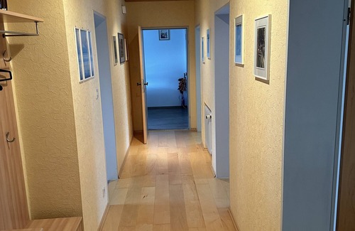 Untermeitingen Apartment | Oase mit Parkplatz, Kaffeeautomat, Balkon und Küche