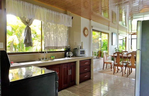 El Fosforo Apartment | Oasis House with Soaking tub - Volcano & Lake views