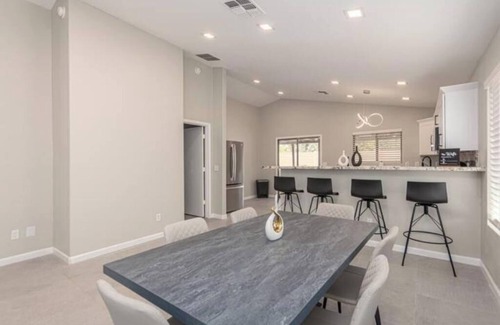 Casa Grande House | Oasis in the Desert King/Great Location/Pool/Wifi