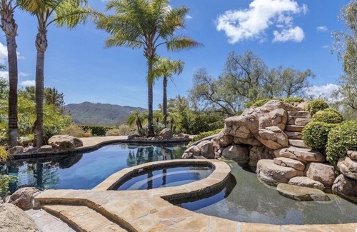 Malibu House | OASIS in the Malibu the Wine Trail with giant ozone pool with spectacular views