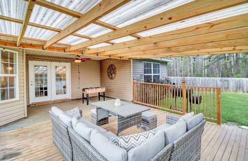 Pooler House | Oasis near Savannah | Lakefront Retreat + Game roo