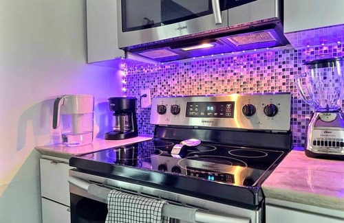 West Little River House | Oasis style jacuzzi glamping gym parking bbq secure