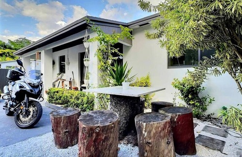 West Little River House | Oasis style jacuzzi glamping gym parking bbq secure