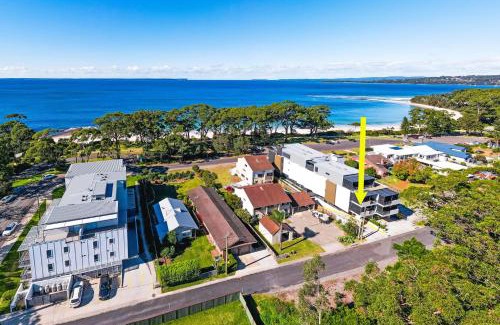 Huskisson Apartment | Obsidian Blue Huskisson