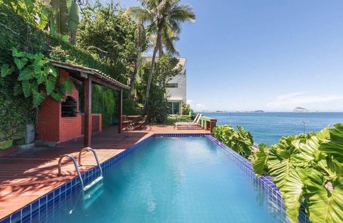 Sao Conrado House | Oceanfront 4 BR Villa in the Heart of Rio's Safest Neighborhood