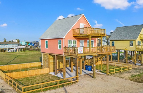 Surfside Beach House | Ocean & Bay Views, Steps To The Beach, EV Charging, LG Fenced Yard, Fire Pit, 🐕✔️
