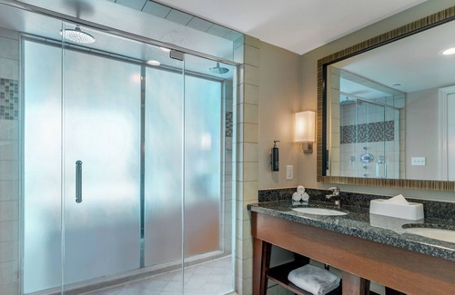 Northeast Virginia Beach Resort | Ocean Beach Club Virginia Beach - 3 BEDROOM SUITE W/2KG AND 1QN BEDS W/SOFABED