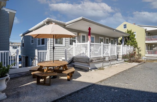 Midtown Ocean City Cottage | Ocean block cottage nestled steps away from OC shoreline FREE LINENS