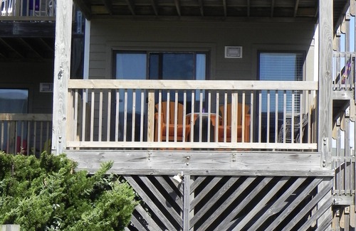Duck Condo | Ocean Breeze - Two Minute Walk to the Beach, One if You Run!