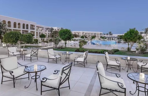 Sharm El Sheikh Hotel | Ocean‑Edge Resort Retreat: Pools, Spa, Dining & Kids’ Aqua Park Fun