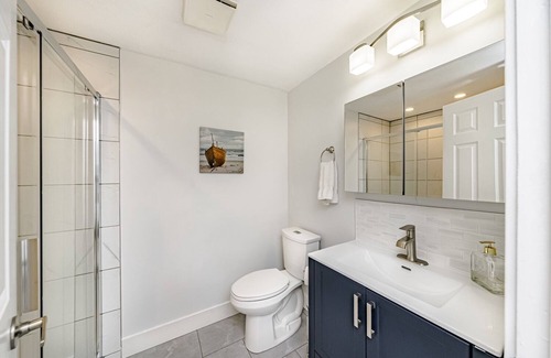 White Rock House | Ocean Escape! Come and enjoy East Beach in White Rock, BC. Pet friendly!