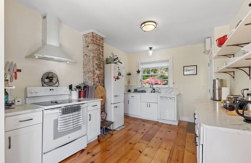 Gloucester House | Ocean Escape in Historic Lanesville – Steps from Lanes Cove