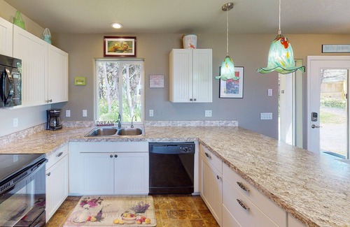 Yachats House | Ocean Front, Amazing Views! Hot Tub! Dog Friendly!