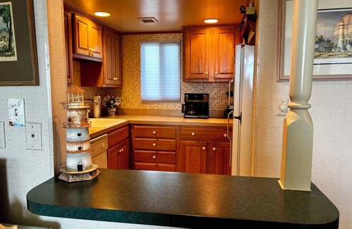 Fenwick Island Condo | Ocean Front Condo - Beach Chairs/umbrella Provided