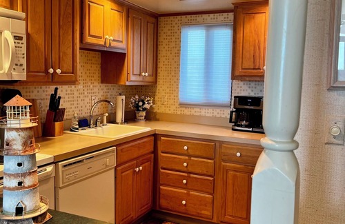 Fenwick Island Condo | Ocean Front Condo - Beach Chairs/umbrella Provided