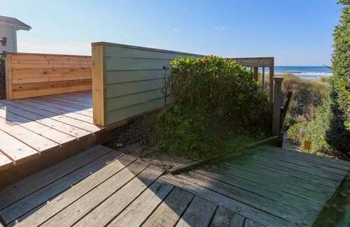 Florence Cottage | Ocean Front Cottage With Private Beach Access To Heceta Beach
