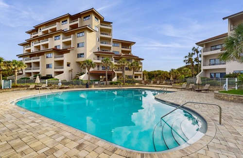 Fernandina Beach Apartment | Ocean Front Hotel Side Condo with Balcony, WiFi & Shared Pool