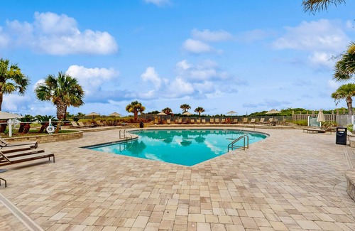 Fernandina Beach Apartment | Ocean Front Hotel Side Condo with Balcony, WiFi & Shared Pool