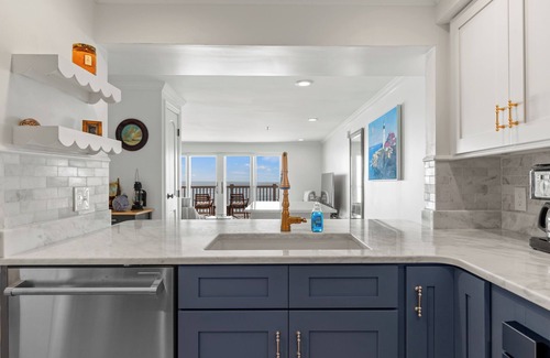 Old Orchard Beach Apartment | Ocean Front Penthouse suite, Luxurious 2-bedroom,1350 sqft,2 decks, A+ location