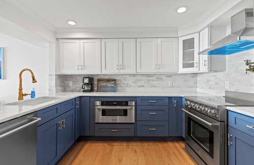 Old Orchard Beach Apartment | Ocean Front Penthouse suite, Luxurious 2-bedroom,1350 sqft,2 decks, A+ location