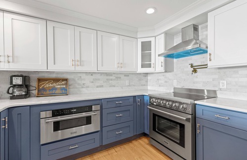 Old Orchard Beach Apartment | Ocean Front Penthouse suite, Luxurious 2-bedroom,1350 sqft,2 decks, A+ location