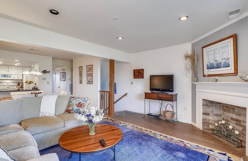 Bethany Beach House | OCEAN FRONT This well loved and maintained family vacation townhome features multi- level living with 4 bedrooms, 2.5 baths, beautifully decorated with comfortable furnishings!