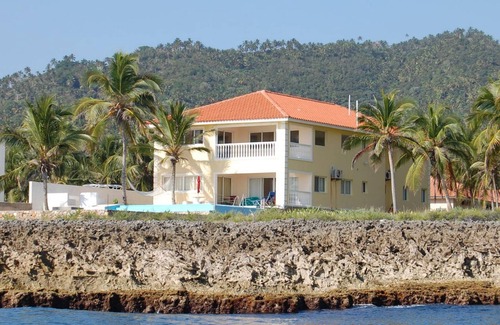 Samana House | Ocean front Villa with swimming pool on the beach for family vacation.