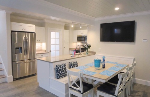 Eastham House | Ocean Front with gorgeous view Steps to Bay Side Beach
