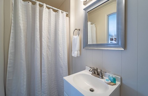 Rehoboth Beach Cottage | Ocean Glass Inn - Deluxe Cottage Efficiency