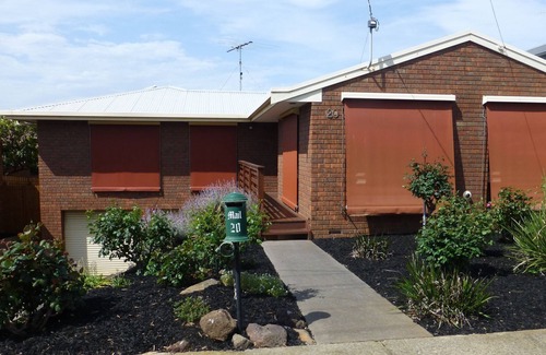 Ocean Grove House | Ocean Grove Holiday House spacious relax large balcony, walk to shops Sleeps 7