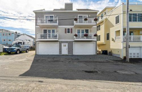 Salisbury Beach House | Ocean Hideaway Rooftop Deck Fireplace