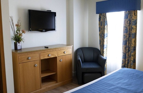Northeast Virginia Beach Resort | Ocean Key Resort 1 Bedroom Unit directly across the street from the OCEAN!