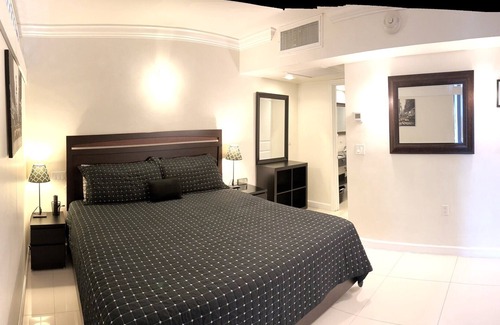 Galt Mile Resort | OCEAN MANOR 1 MASTER EN-SUITE BEDROOM AND 1 BEDROOM