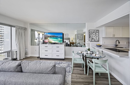 Waikiki Condo | Ocean & Marina Views at Ilikai Hotel by the Beach w/Great Building Amenities