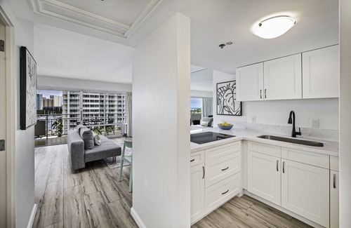 Waikiki Condo | Ocean & Marina Views at Ilikai Hotel by the Beach w/Great Building Amenities
