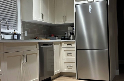 Regional District of Nanaimo Apartment | Ocean Ridge Guest House. Stunning ocean views. - No cleaning fee!